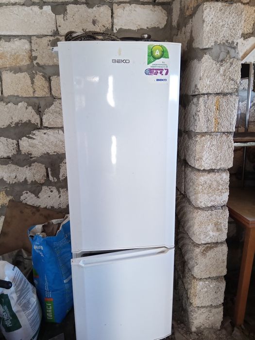 Продам в хорошем состоянии холодильник. Беко.