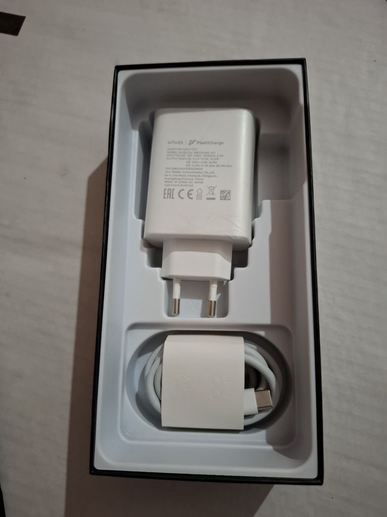 Vivo V 40 lite 8/256
