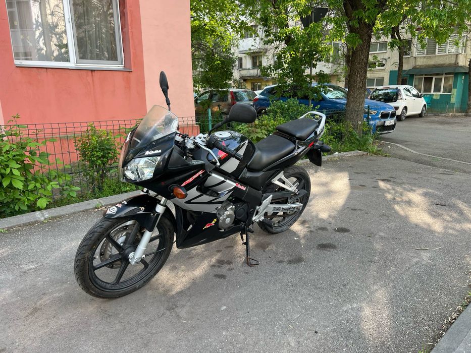 Vând honda cbr 125