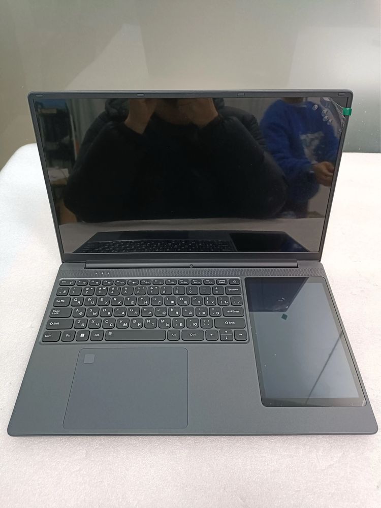 Промоция Лаптоп с двоен екран Windows 11 pro OEM 16 GB RAM