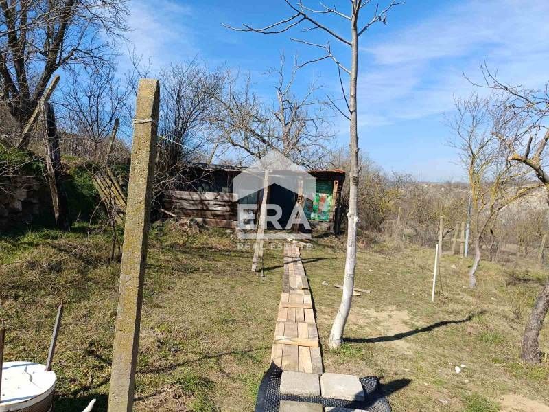 ЕКСКЛУЗИВНО! Едноетажна къща с голямо дворно място в гр. Белослав за п