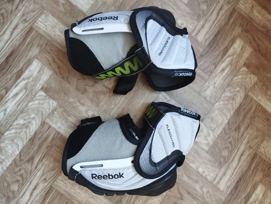 Налокотники хоккейные.