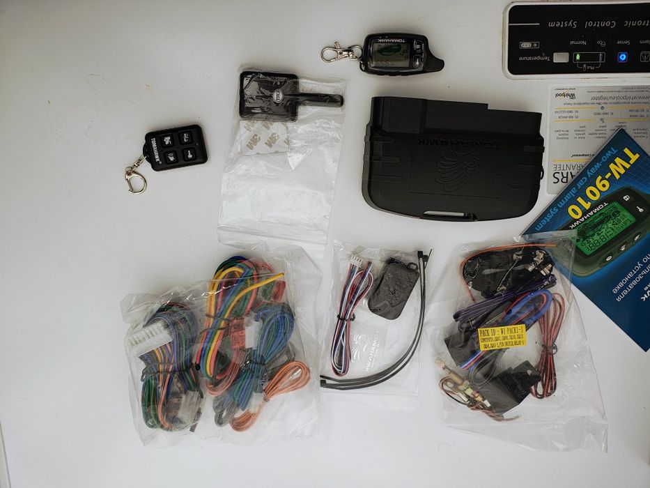 Alarma cu pornire si pager Tomahawk TW 9010