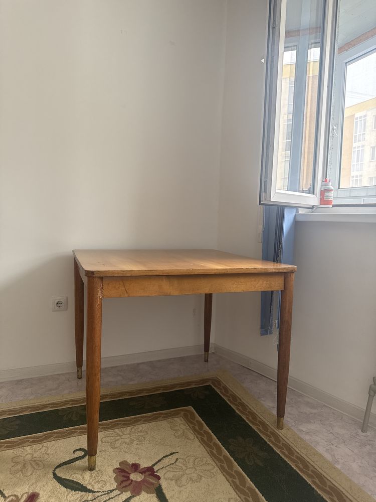 Продам стол для чтения