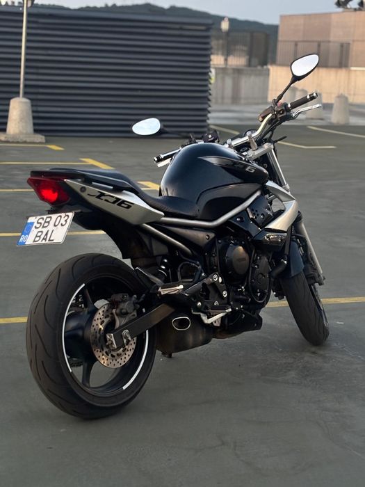 Yamaha XJ6 Limitat A2 (35kw) (Honda, Suzuki, Kawasaki)