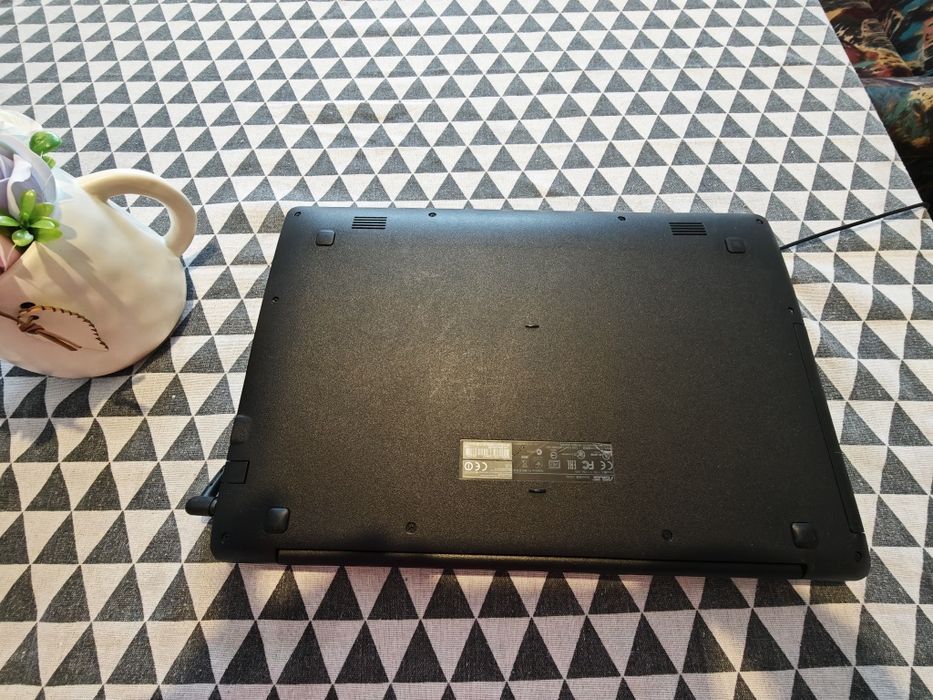 Продавам лаптоп  Asus