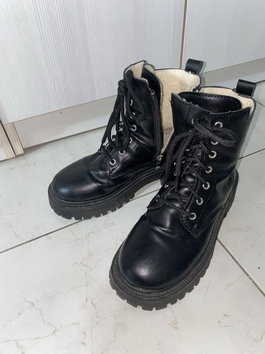 Зимняя обувь удобная чистая легкая для носки