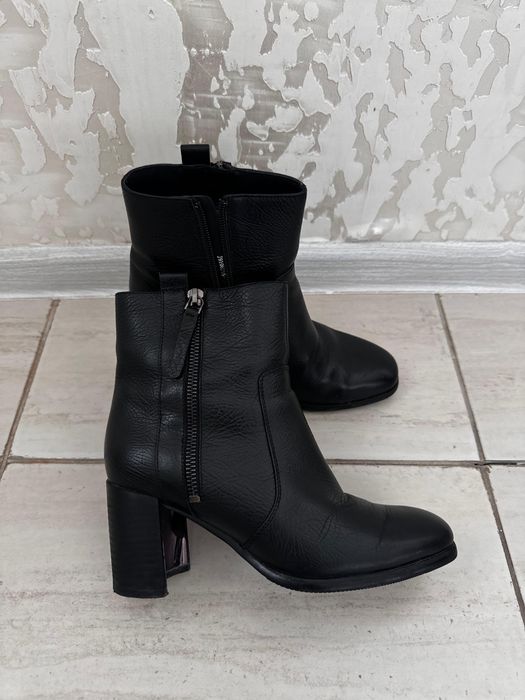 Зимние сапоги, размер 35, натуральная кожа, состояние отличное.