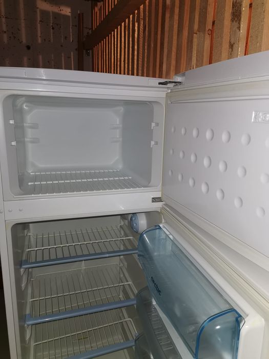 Vand frigider cu congelator