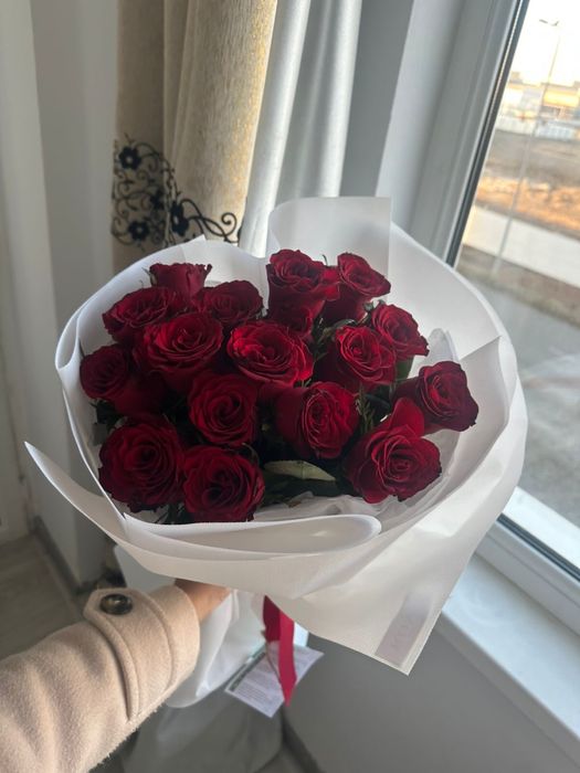 Продаю цветы красных роз 17шт