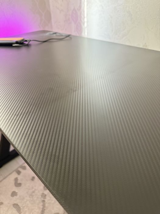 Геймерский стол подаётся