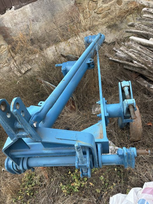Dau troliu forestier plug pp3 si cositoare dupa tractor