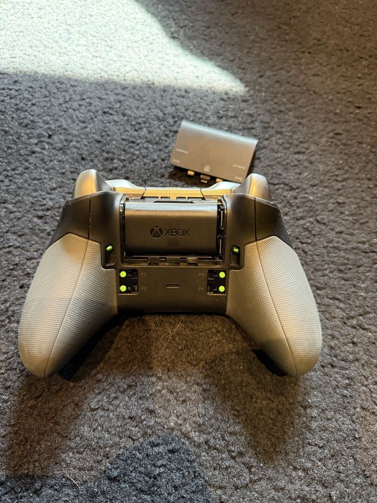 Xbox Elite I Controller - Отлично техническо състояние