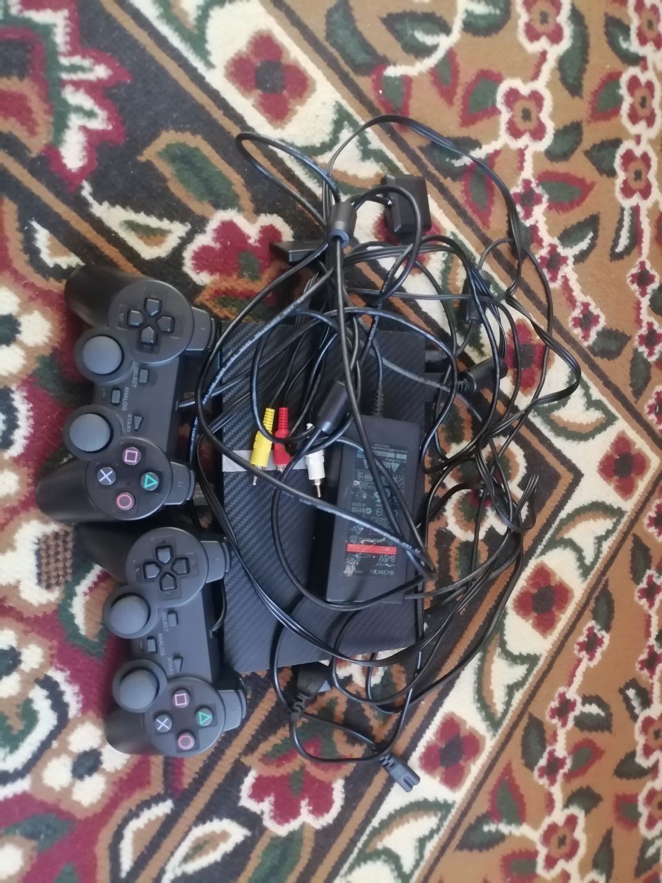 Sony Playstation 2 sotiladi srochni