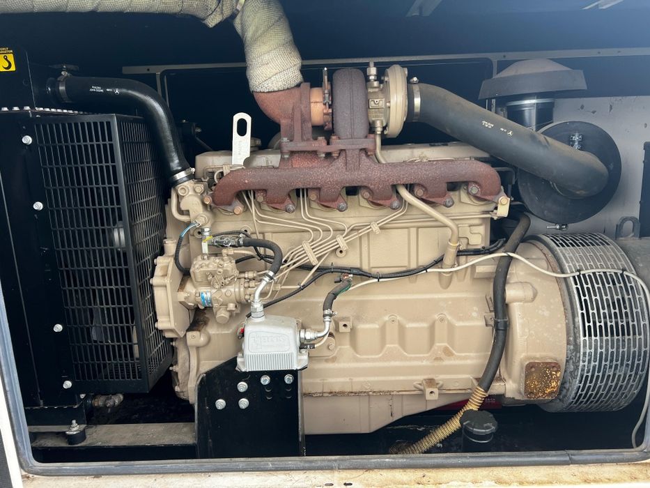 Vând generator John Deere