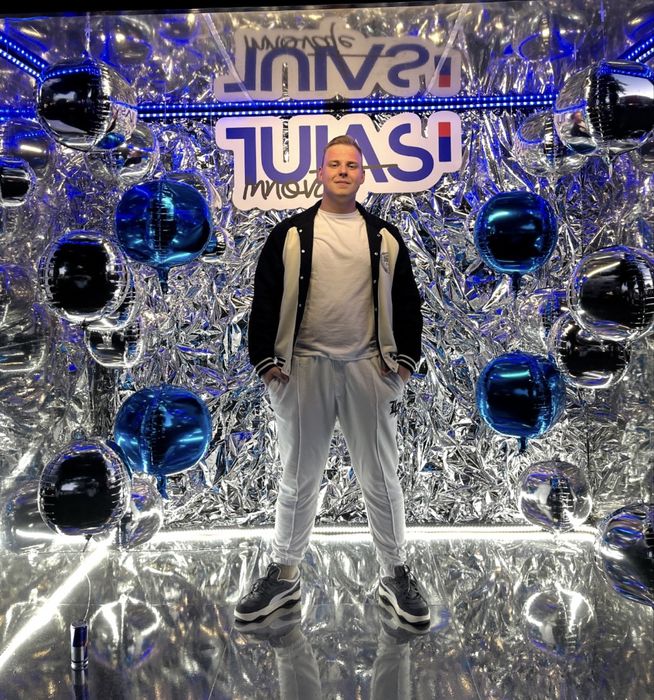 Închiriază Cabina Foto – Creează Momente de Neuitat!