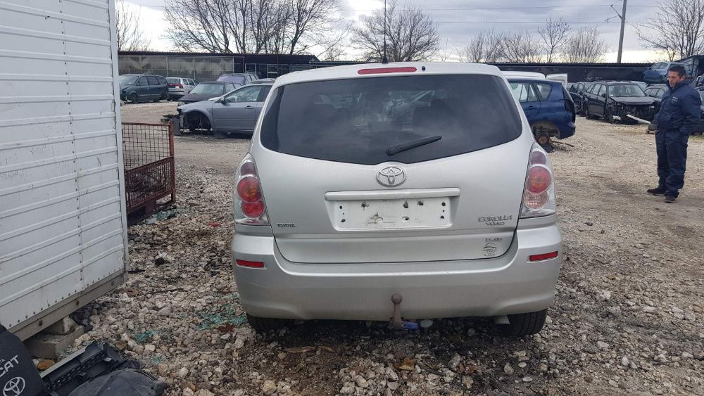 Toyota Corolla Verso 2.2 D-4D 2006г. на части