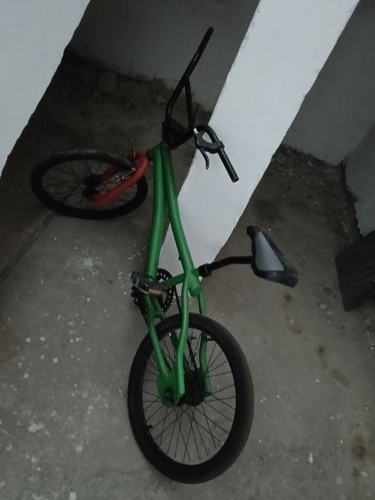 Vând bicicleta bmx