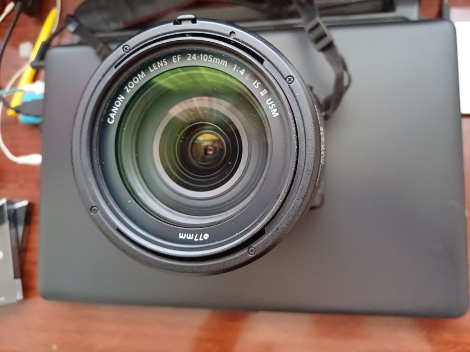 Canon 5D mark2 с двумя объективами.