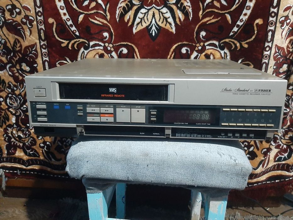 Vând videorecorder fisher în stare bună