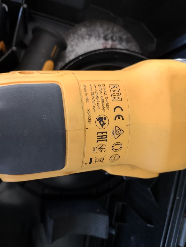 Продавам Флекс На Батерий DeWalt.