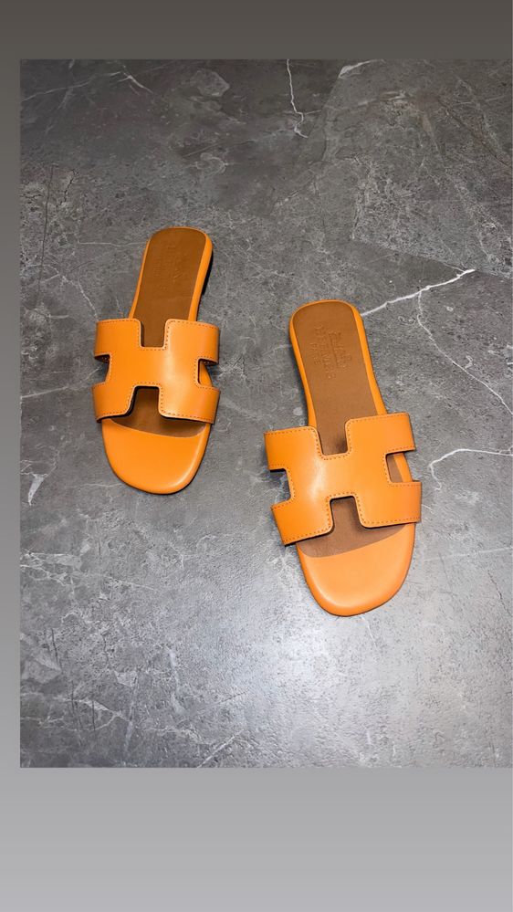 Papuci hermes disponibili pe mai multe culori