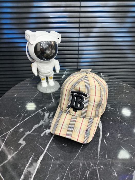 Sepci, burberry-amiri-off’white-ami-celine-balmain