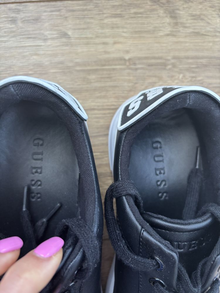 Дамски сникърси ,,Guess’’