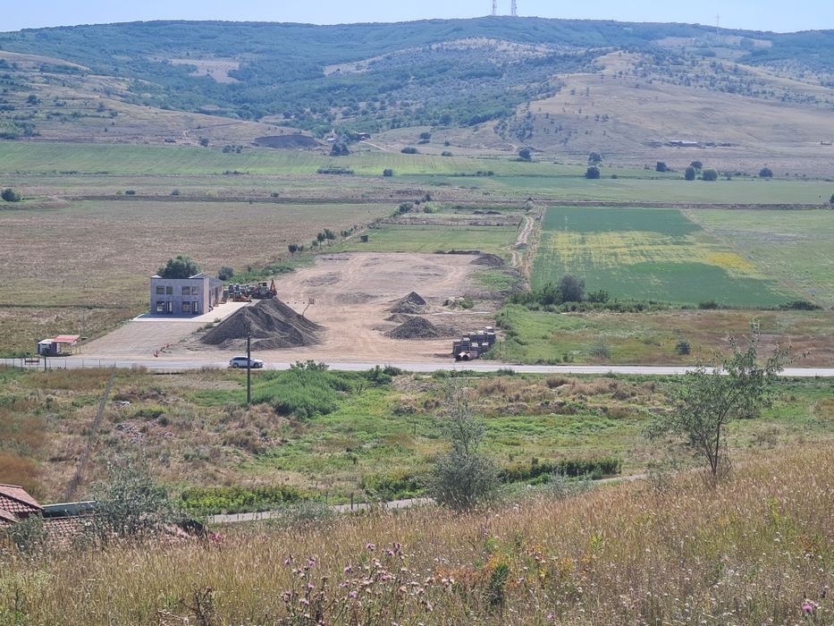 Închiriez 6.437 teren  cale acces in  DN 24