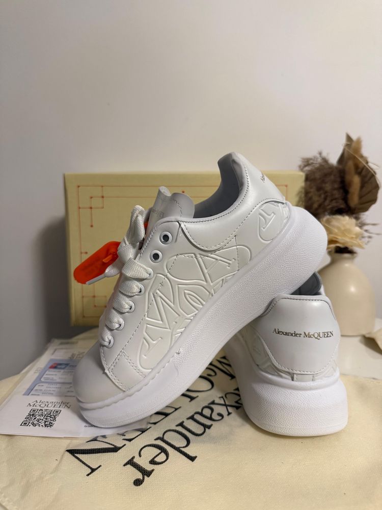 Adidasi / Papuci Alexander M Q U E E N || Full White