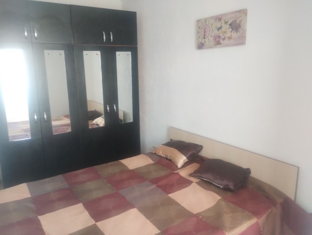 Închiriez ap 2 camere zona Andrei Muresanu