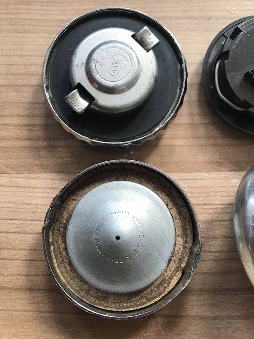 Buson, capac rezervor vechi