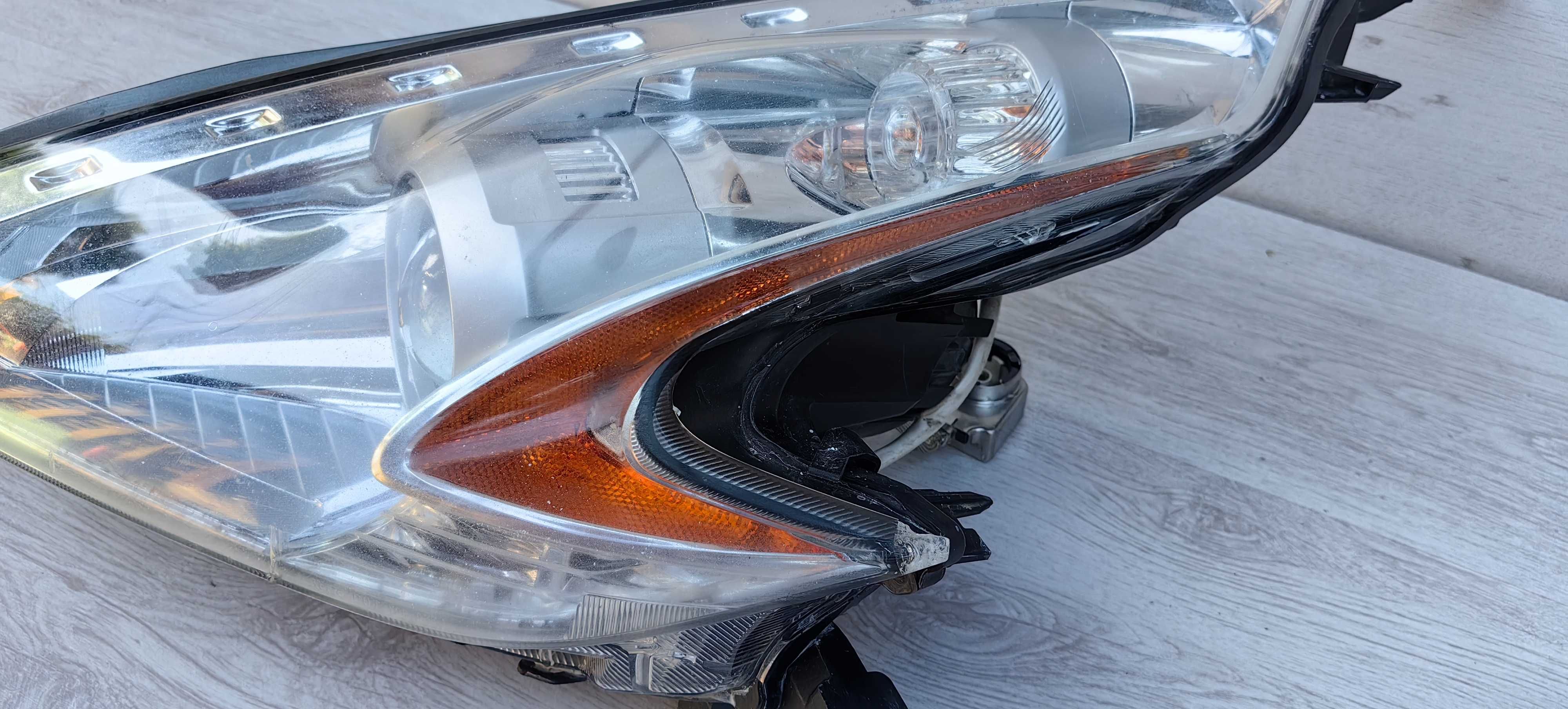 Фар за Nissan 370Z Xenon / Нисан 370з Ксенон