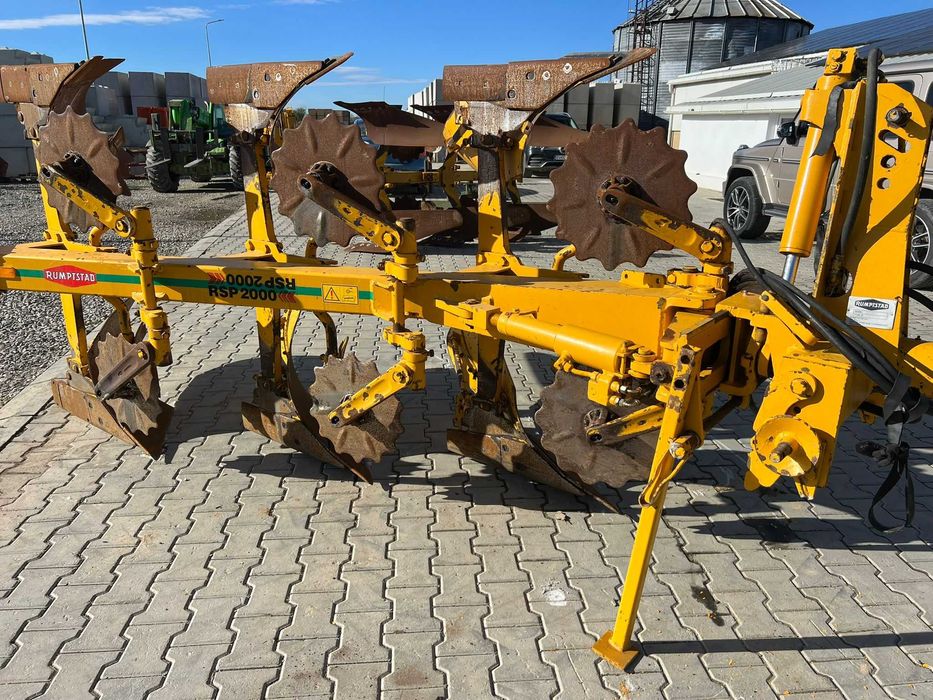 Обръщателен плуг Rumpstad с 3 корпуса, хидравличен – минимум 100 к.с.