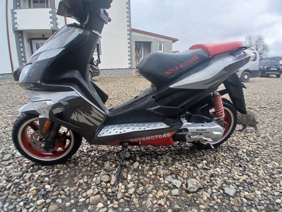 Scuter de vânzare de 49cc , fac si schimb pe atv si pun diferenta