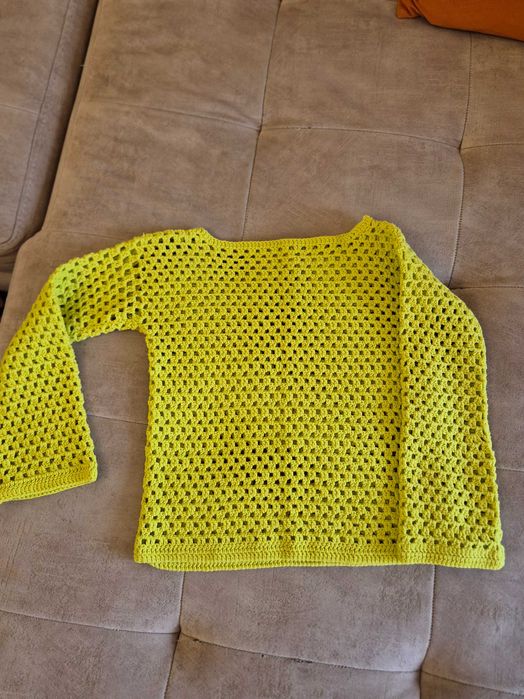Вязаная кофточка для девочки
