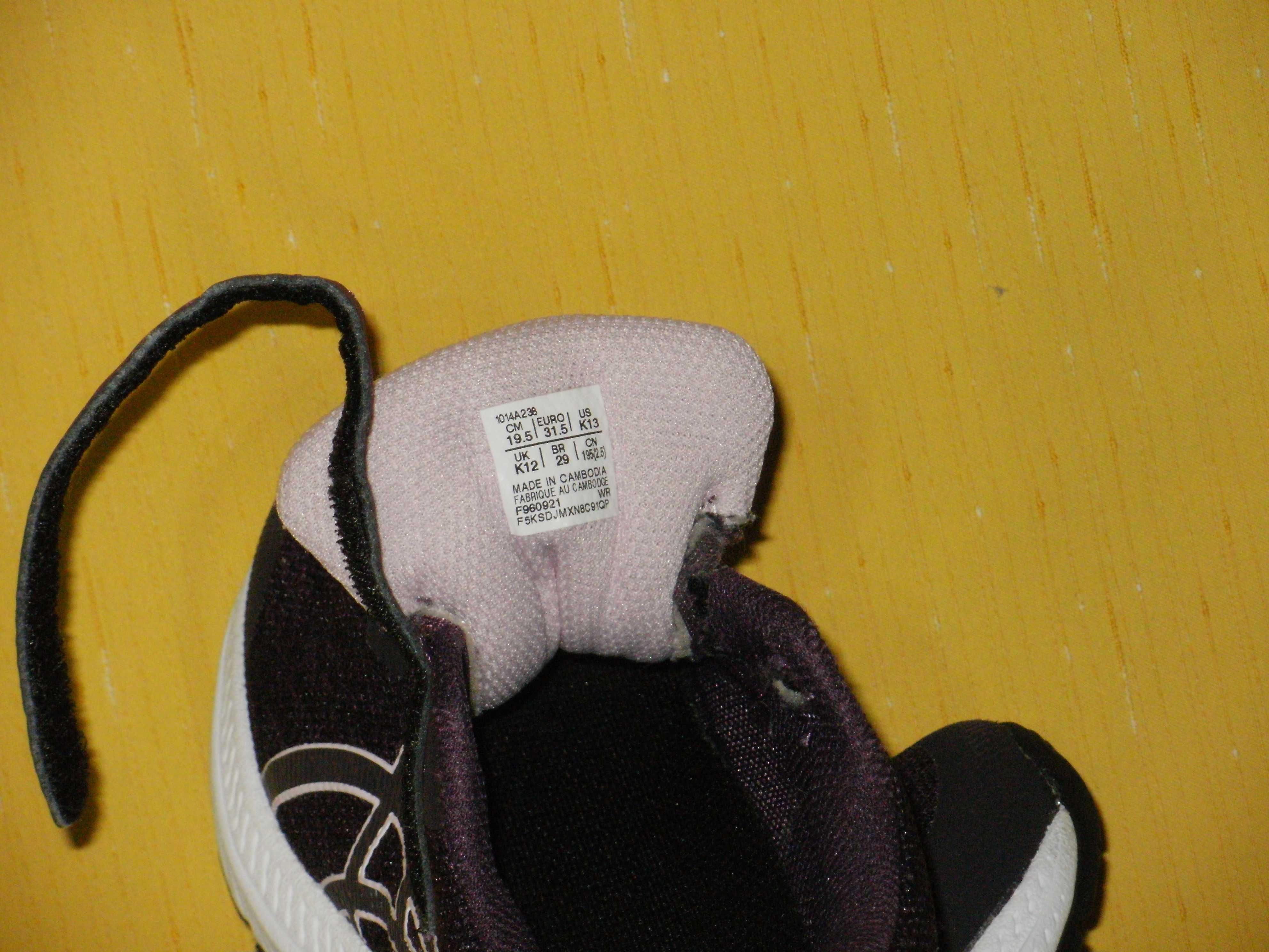 ASICS оригинални детски маратонки 31