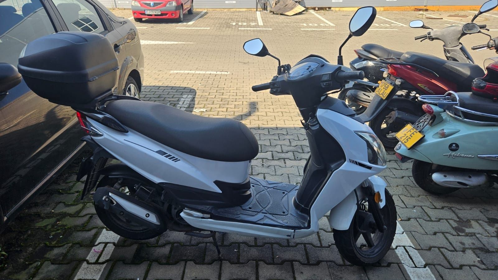 Inchiriez scuter 49/125 cc