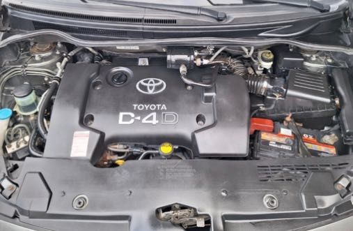 Toyota Corolla verso 2.0D4D(116к.с.)