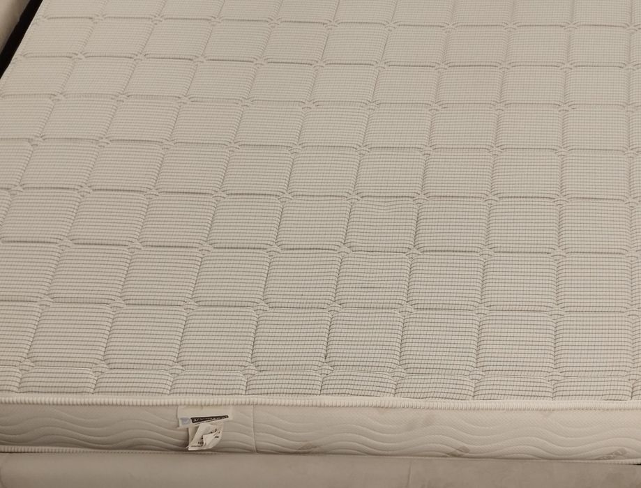 Vând saltea Dormeo in stare ireproșabilă avind dimensiunea 160/190.
