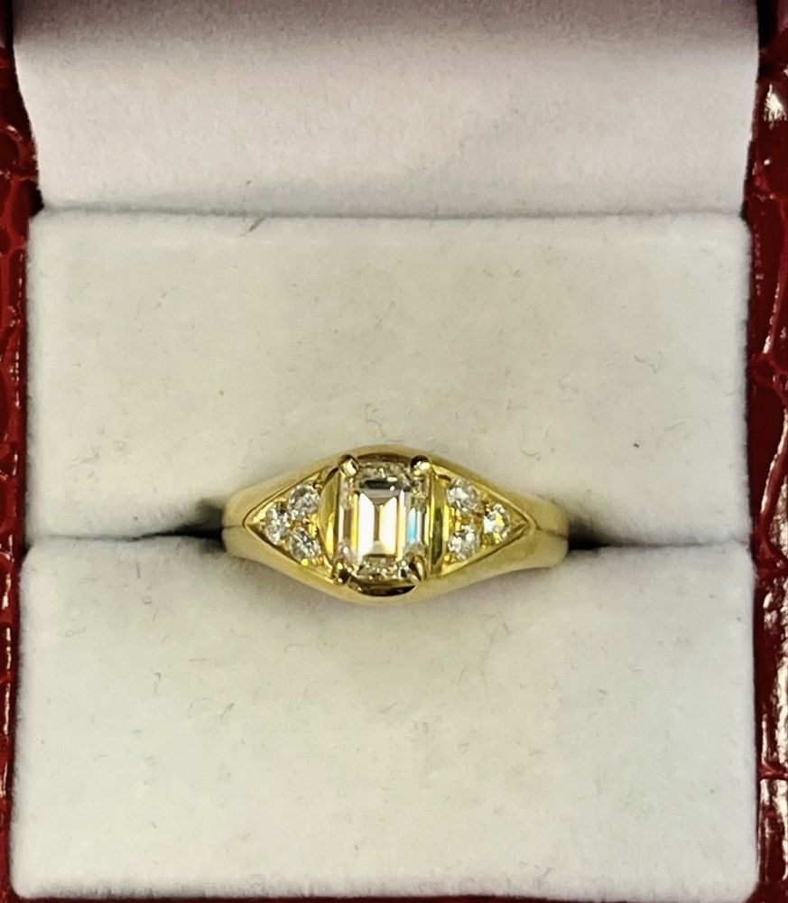 Златен пръстен с натурален диамант форма (Emerald)