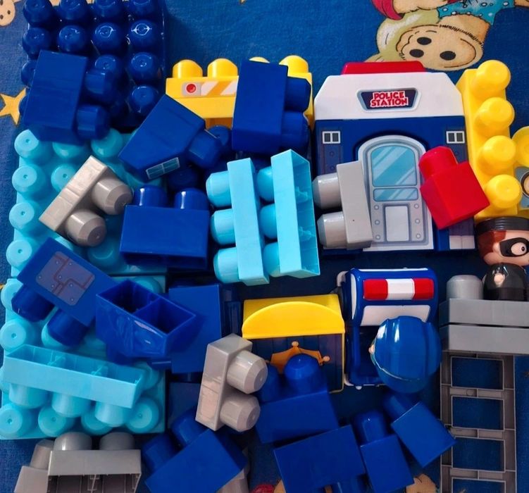 Cuburi construit ,,Statie de Politie"