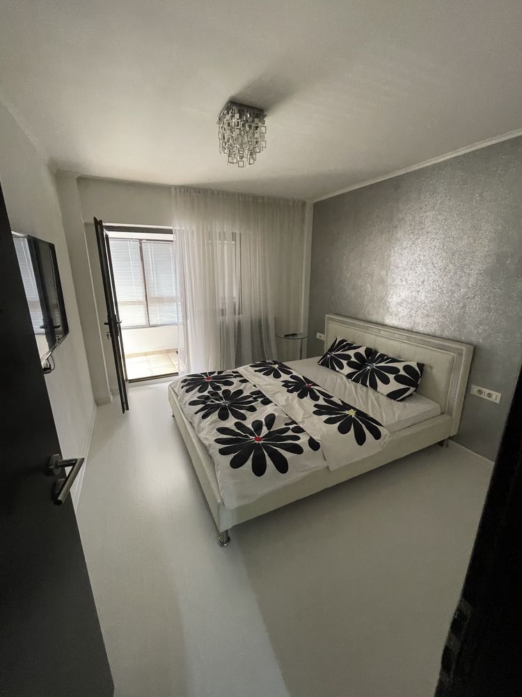 Închiriez ap 3 camere Unirii centru