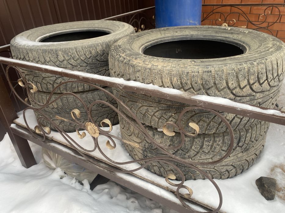 Продам Комплект Зимних Шипованных Шины!.Nokian 285/60 R18-4штуки.