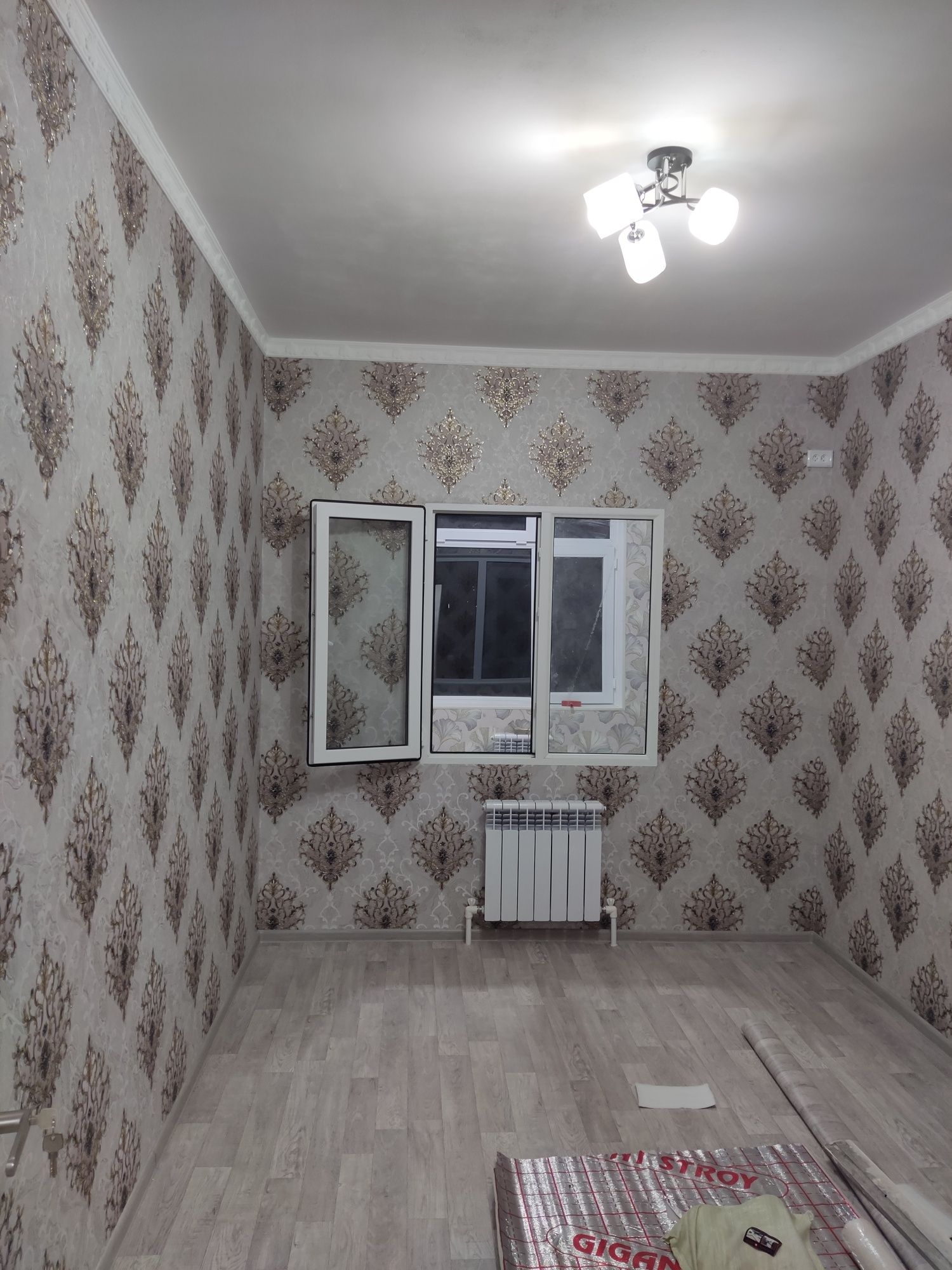 Kvartira sotiladi. 42.2 M2. Yashnobod. Izzat ko'cha. Novastroyka