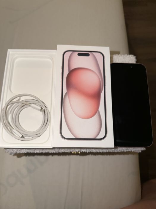 Iphone 15 roz impecabil