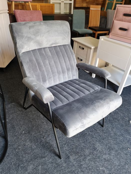 Fotoliu din catifea cu picior metalic