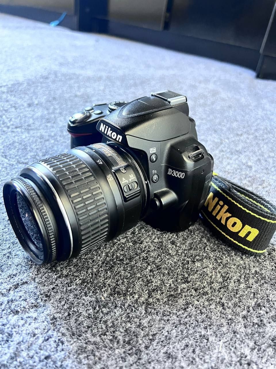 Fotoapparat Nikon D3100 
Holati Yaxshi 
Bitta Batareyka 
Zaryadchigi b