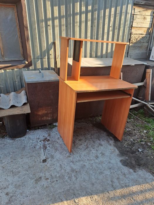 Продам стол компьютерный