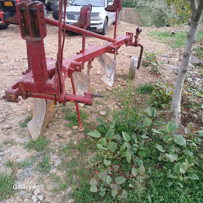Vând plug cu trei trupite în stare foarte bună .fără suduri